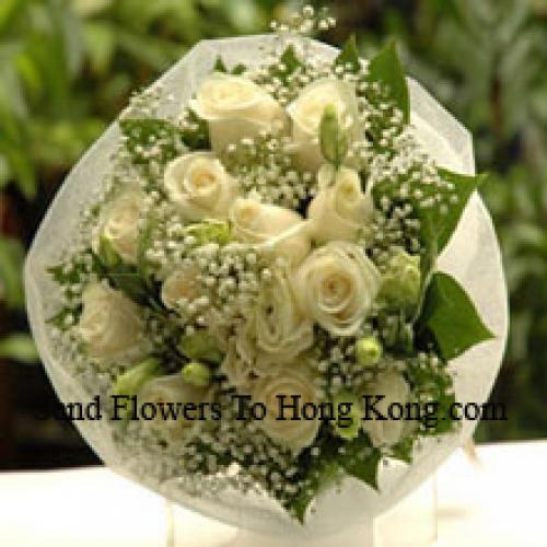 12 Elegant White Roses